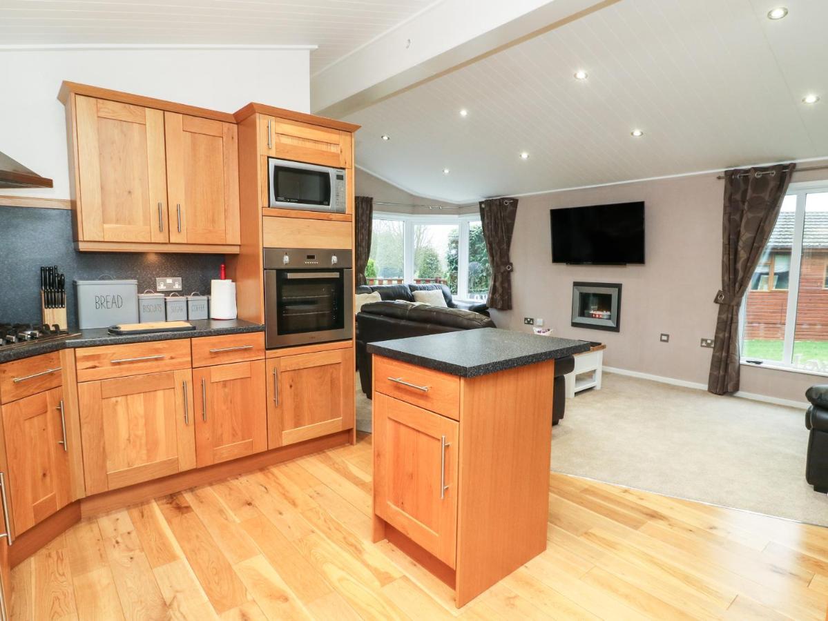 3 The Fairway Villa Cottingham  Exterior photo