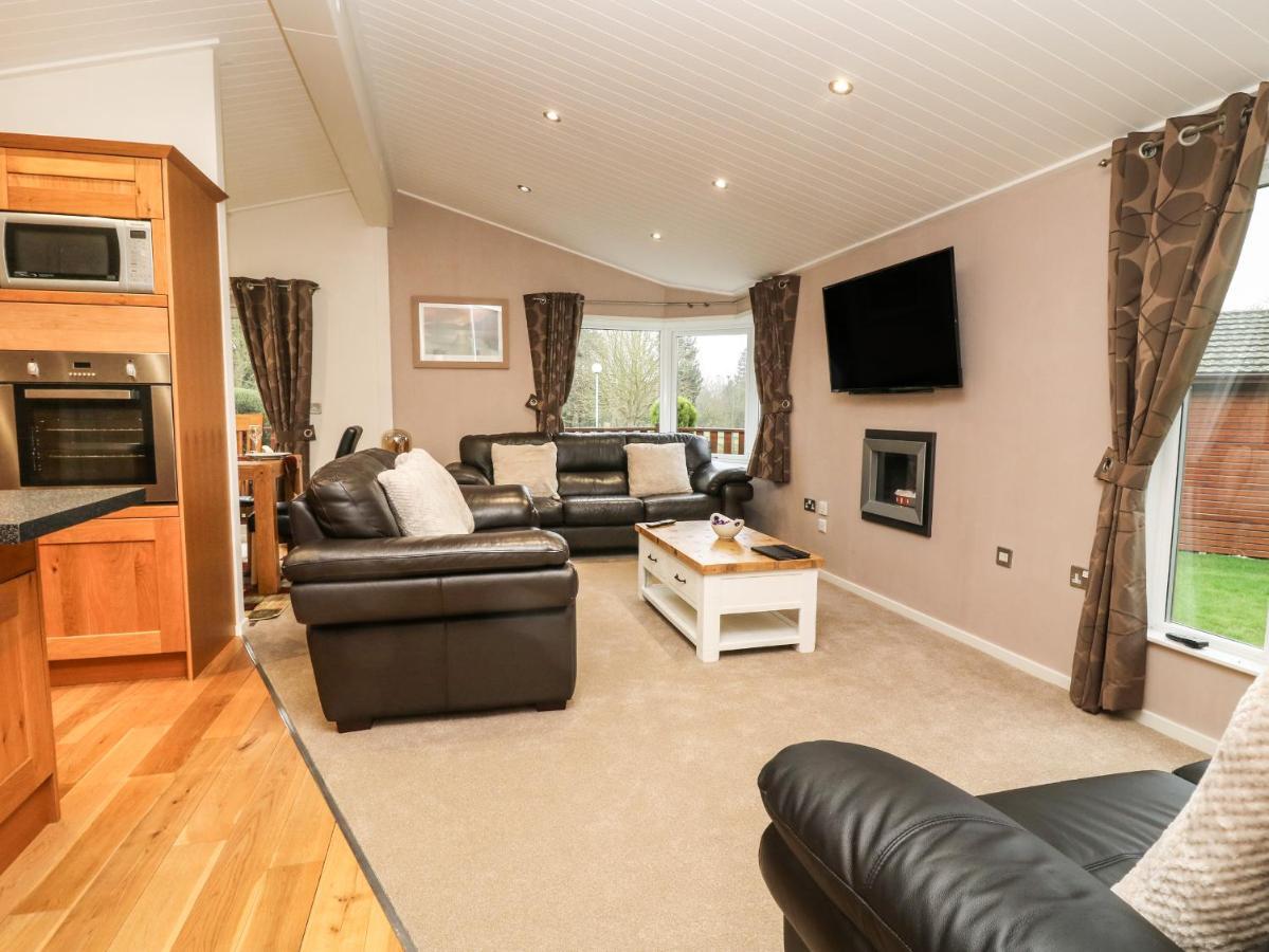 3 The Fairway Villa Cottingham  Exterior photo