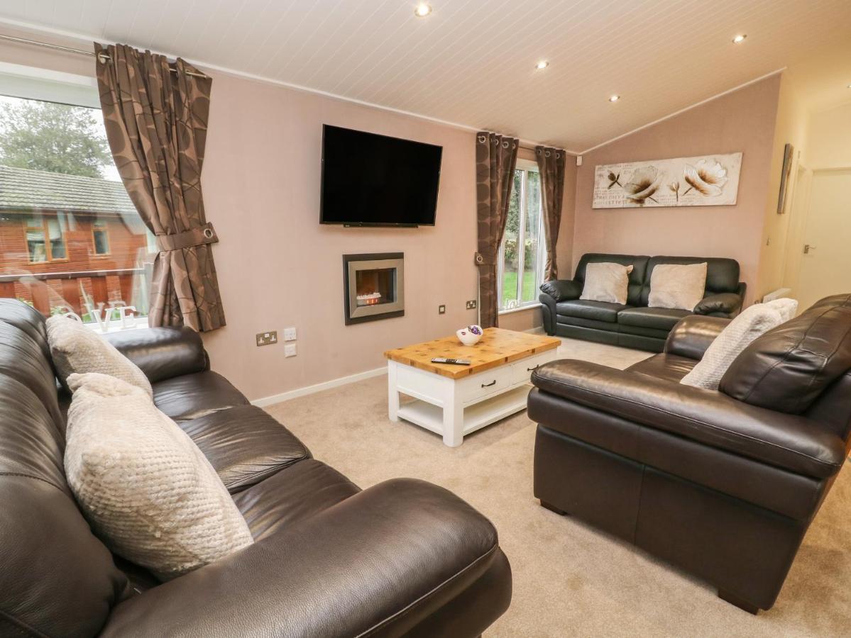 3 The Fairway Villa Cottingham  Exterior photo
